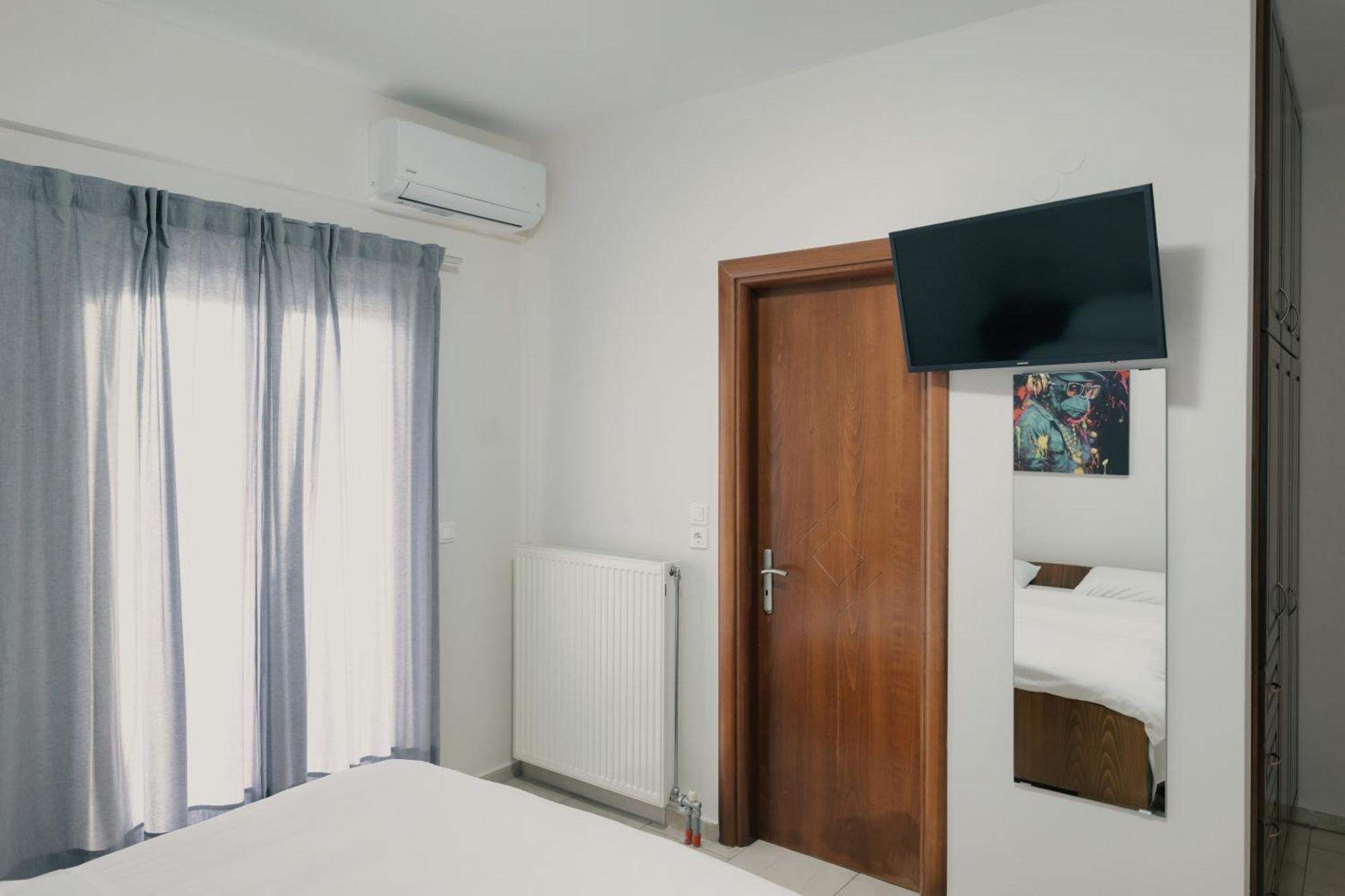 O Fotis Studios & Apartments ヨアニナ エクステリア 写真