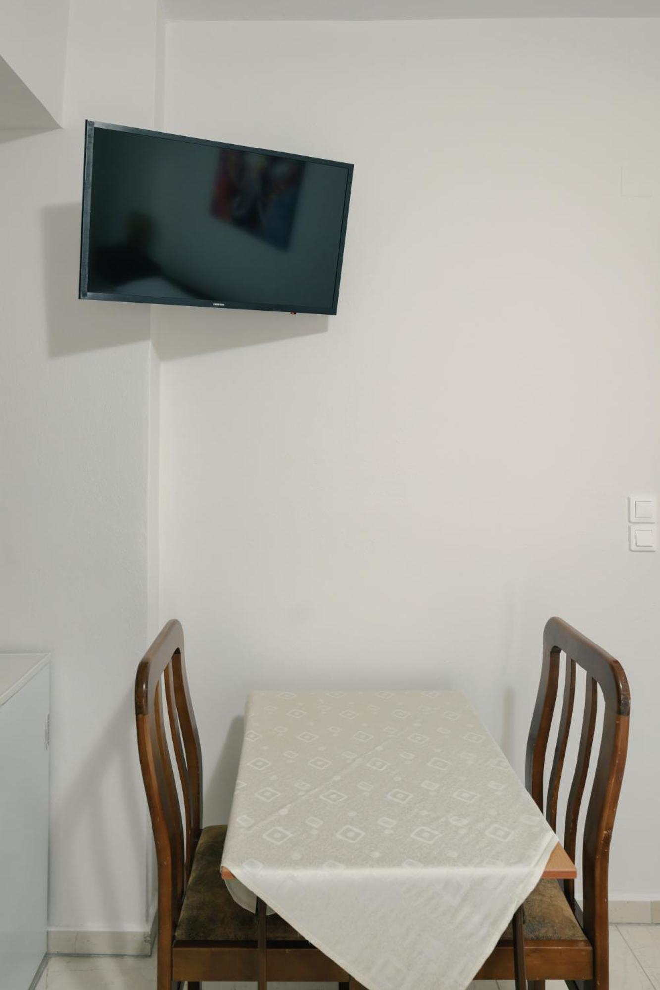 O Fotis Studios & Apartments ヨアニナ エクステリア 写真