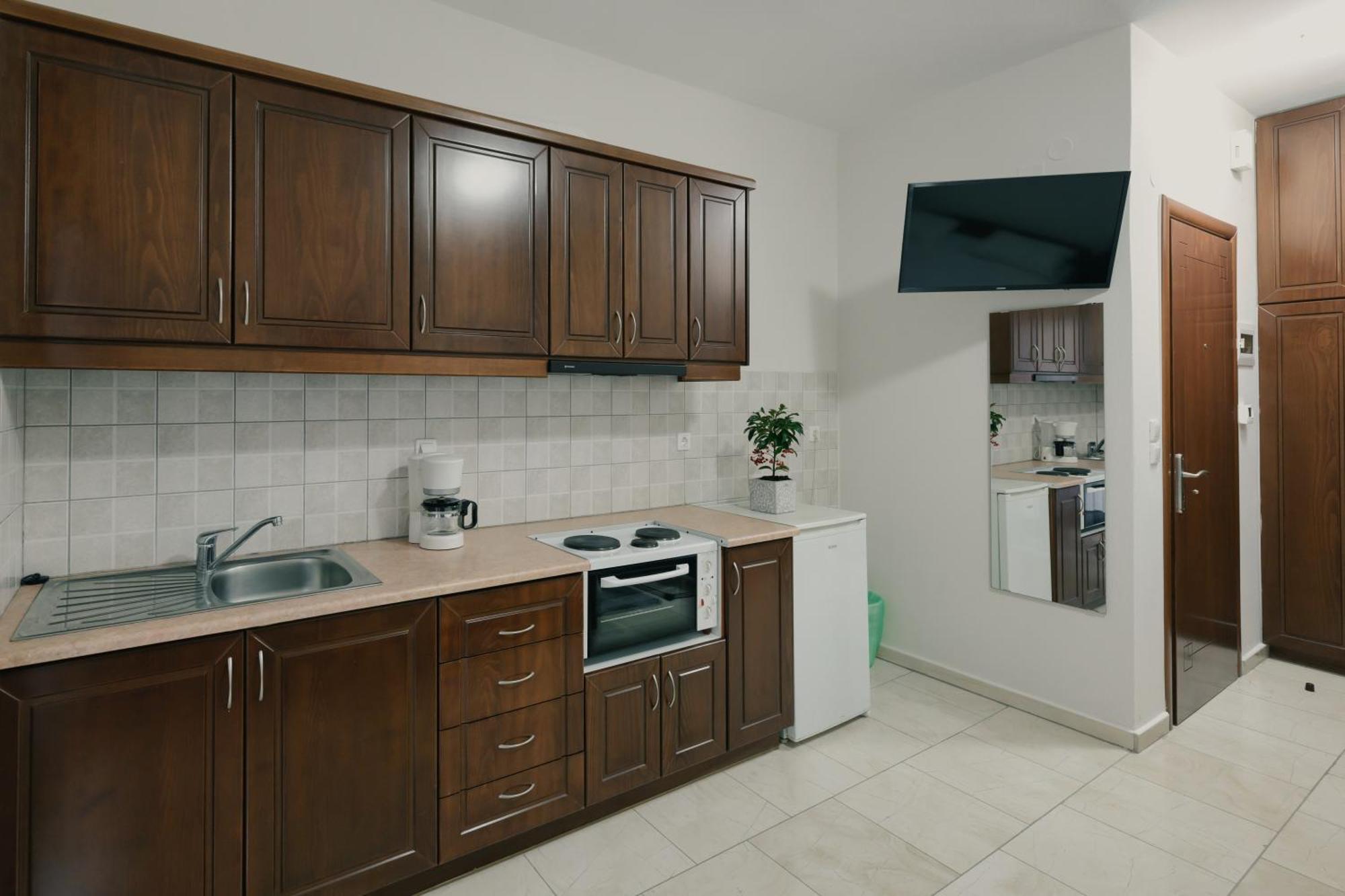 O Fotis Studios & Apartments ヨアニナ エクステリア 写真