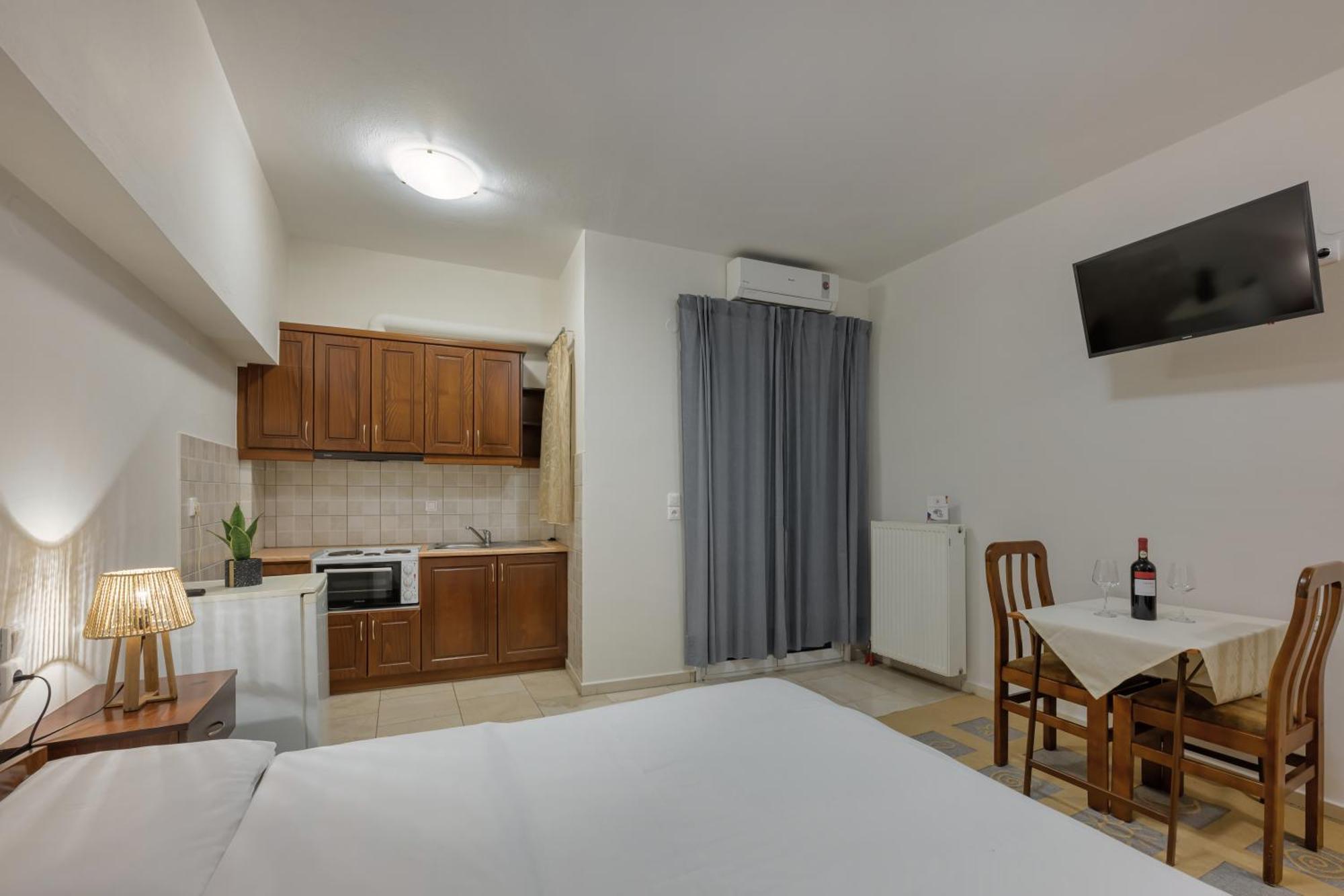 O Fotis Studios & Apartments ヨアニナ エクステリア 写真