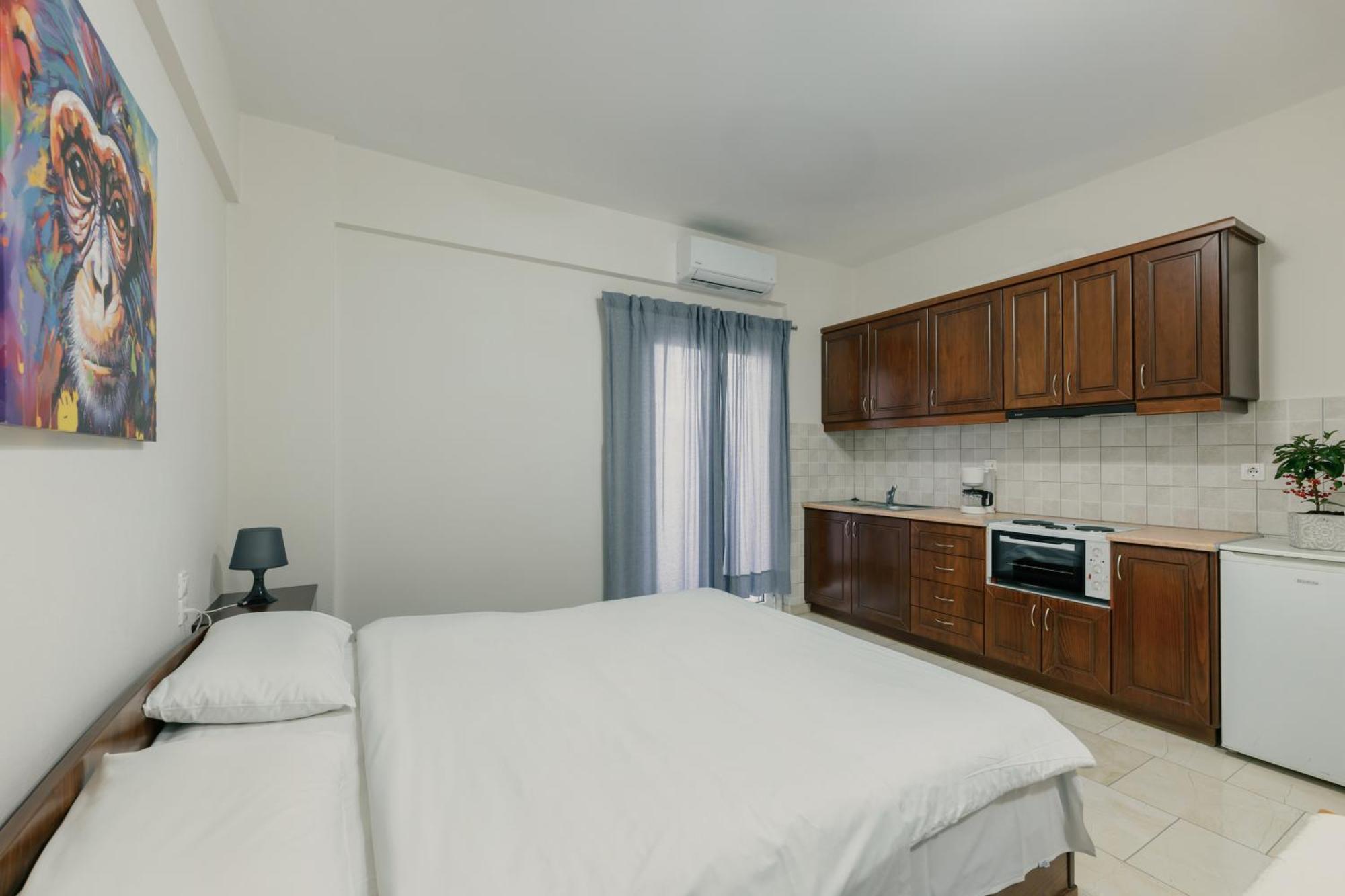 O Fotis Studios & Apartments ヨアニナ エクステリア 写真
